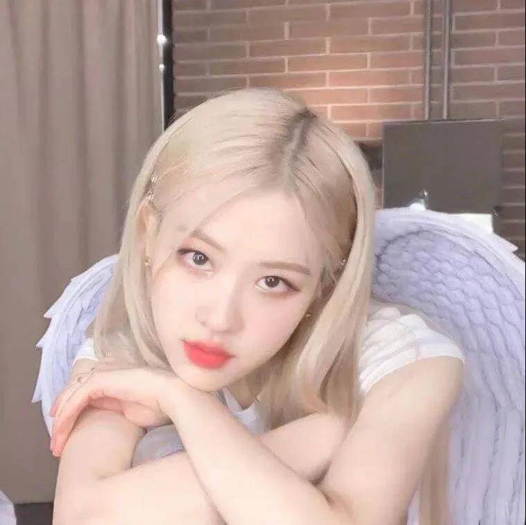 泰国lisa大概没人不会喜欢"人间芭比"lisa吧超高的颜值超棒的舞蹈实力