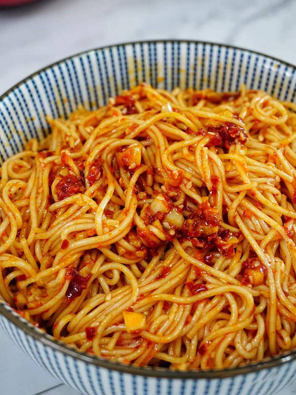 幸福不过一碗阳春面和一颗糖心蛋