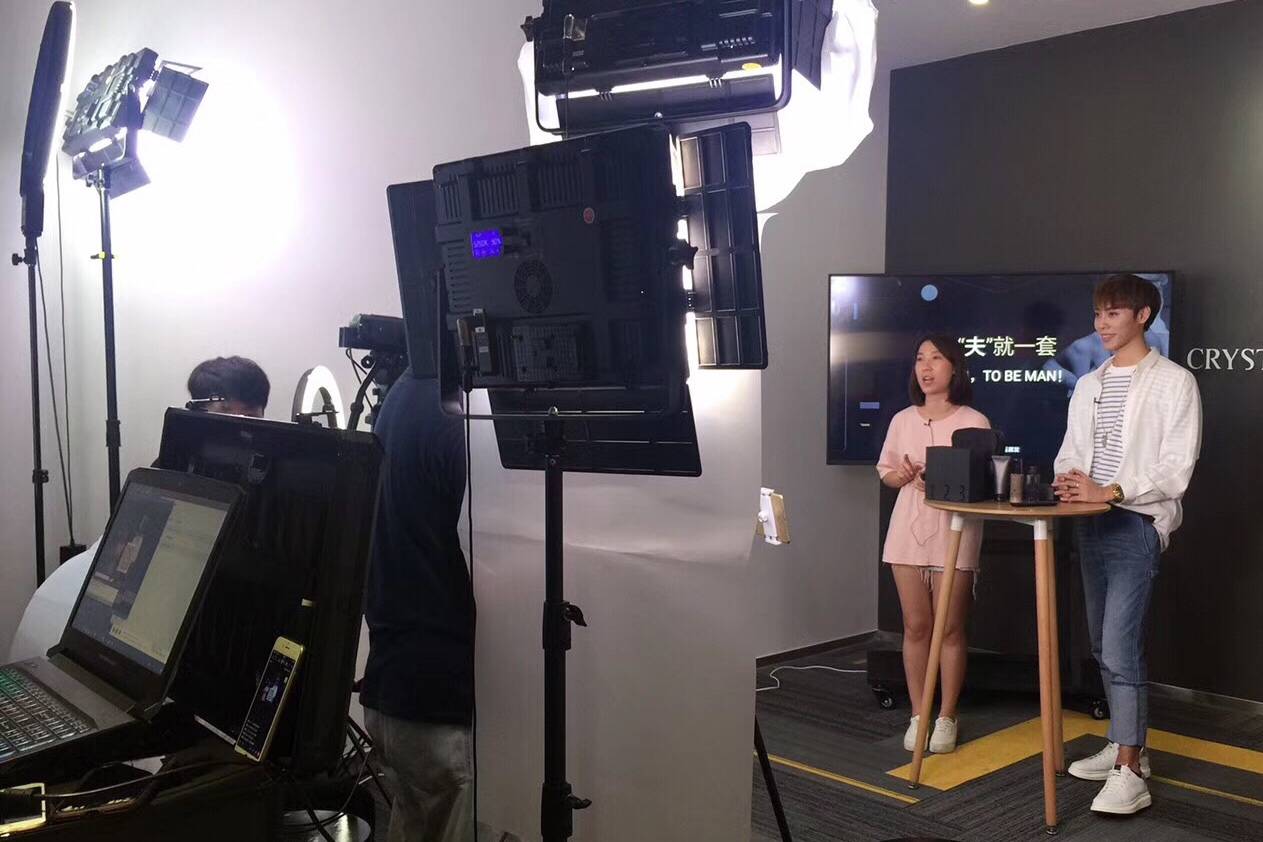 广州金融中心录影棚董家辉直播现场