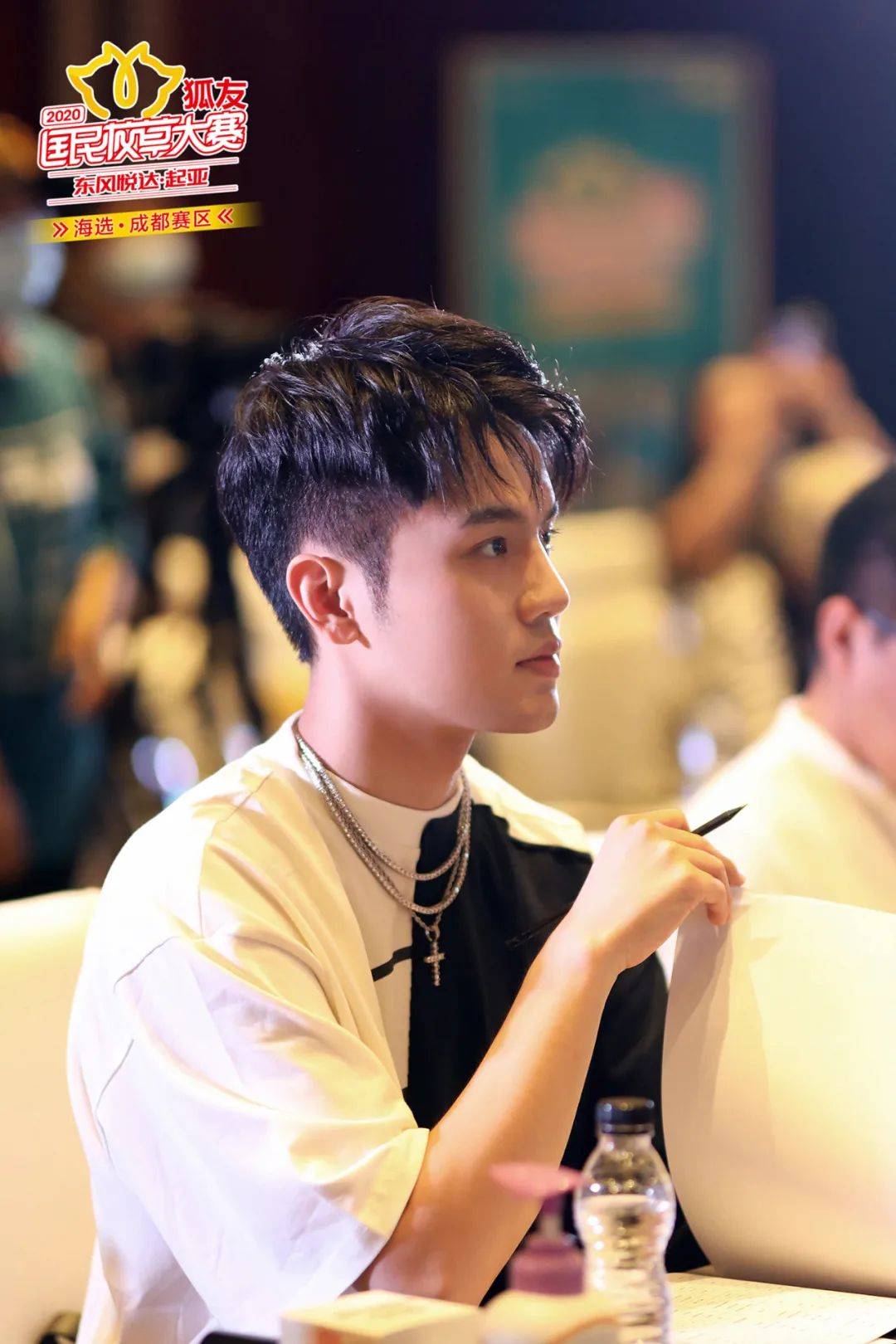 "狐友国民校草大赛"成都赛区30位选手突围 巴蜀帅哥颜值能打才艺出众