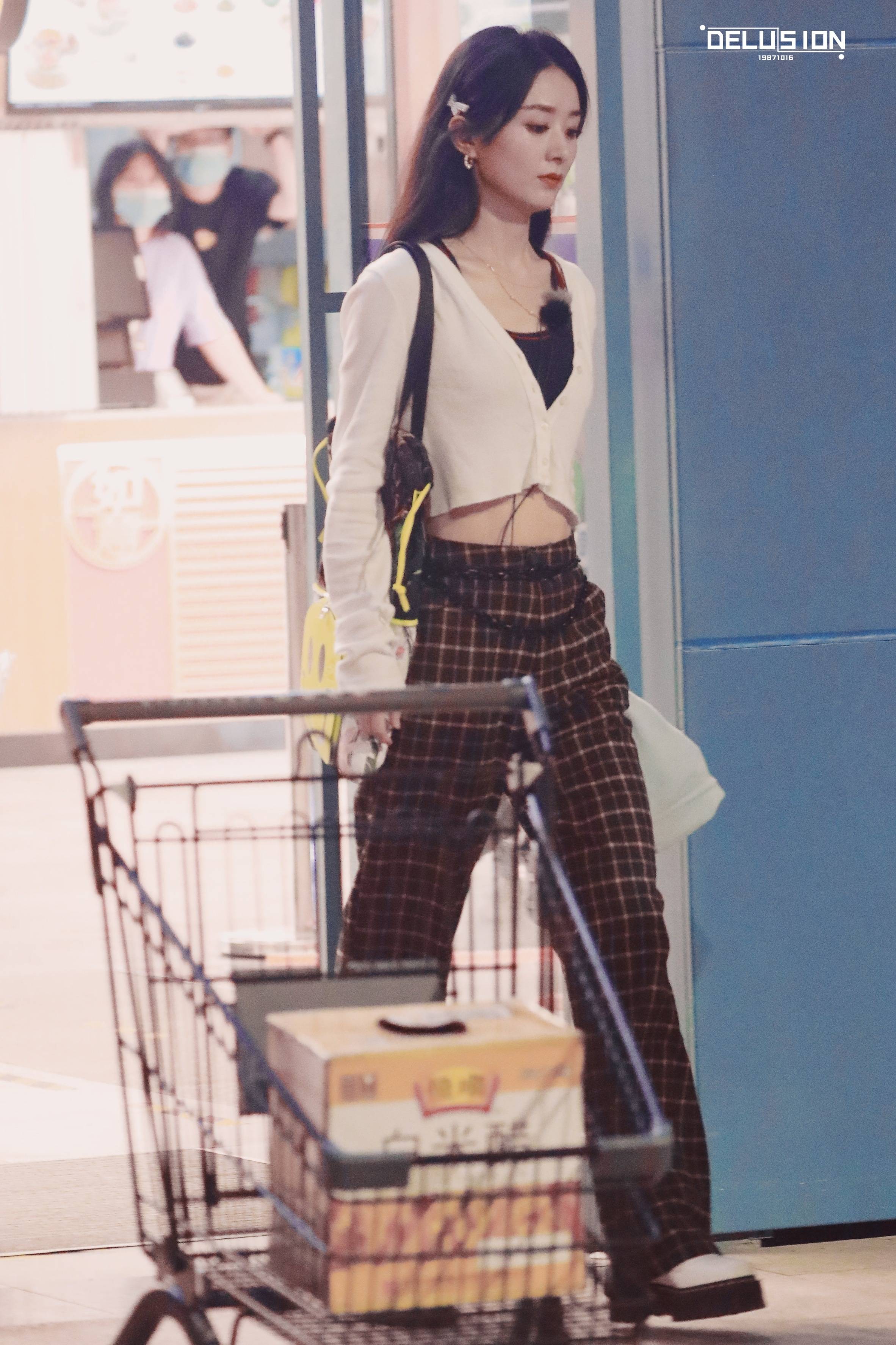 赵丽颖/中餐厅路途私服_手机搜狐网