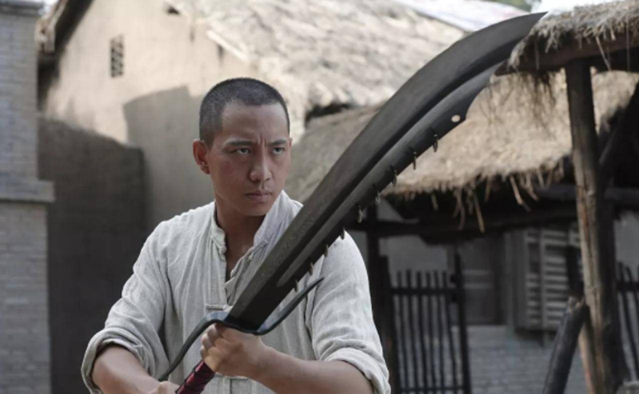 史进的兵器三尖两刃刀上,为什么有八个环?环有何作用_水浒