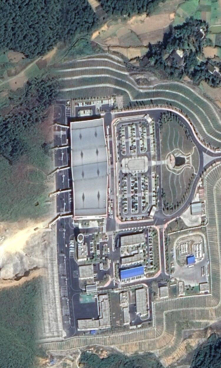 卫星看遵义茅台机场,周围全是山,国内最小的机场?