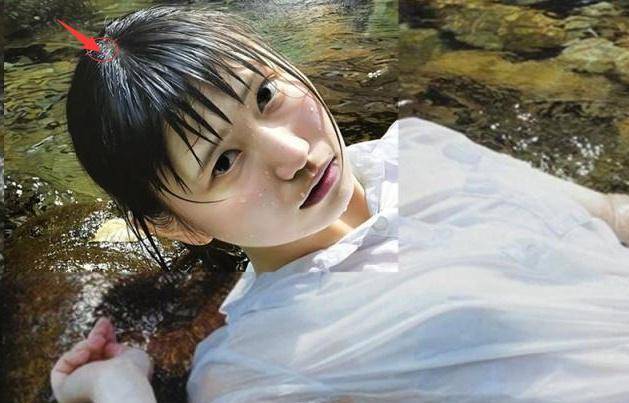原创日本冷军画躺水中的女孩,湿漉漉头发上的头屑皮,也画的清晰可见
