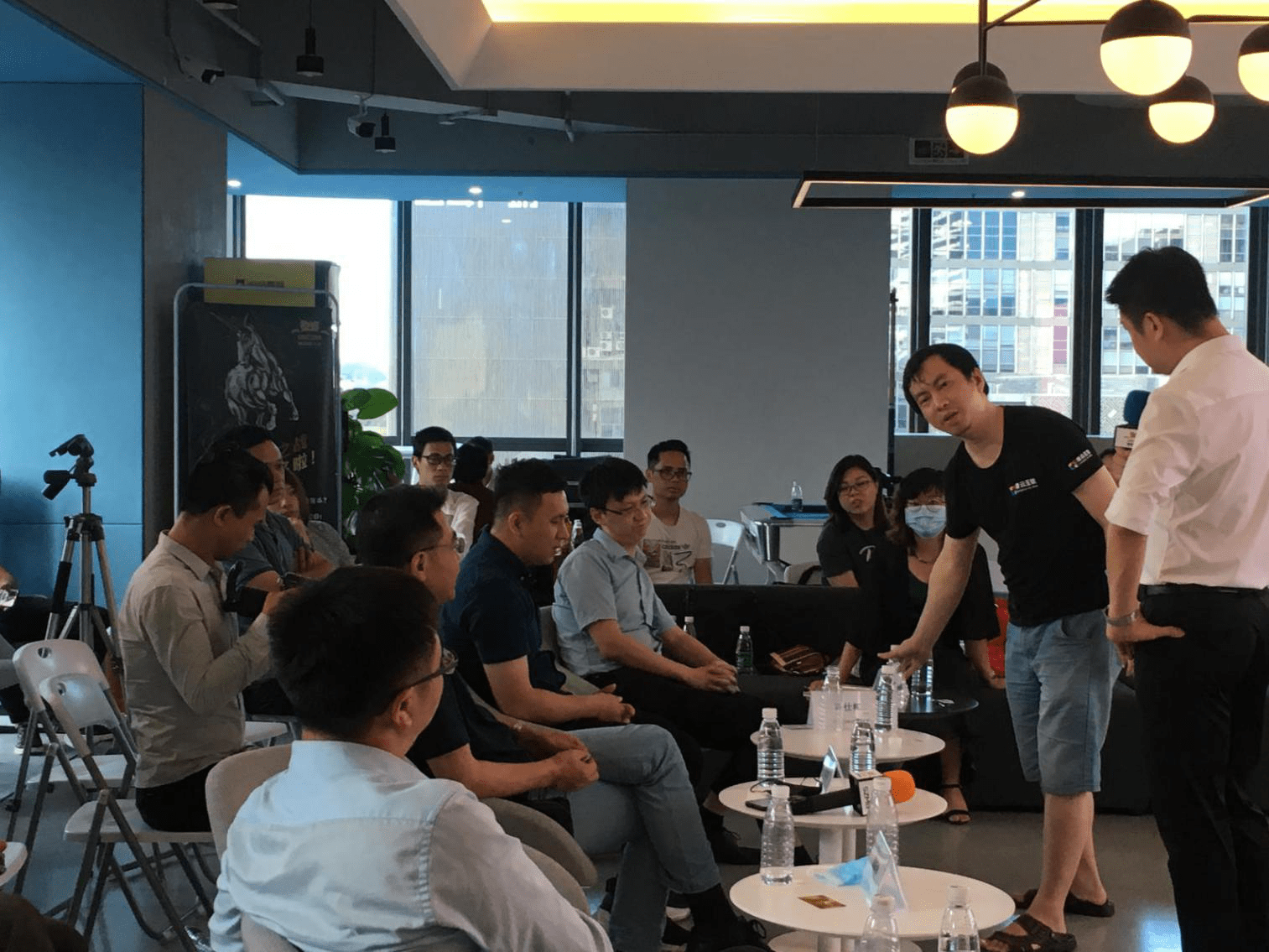 张林安,金地智汇港湾孵化器投资总监张元作为此次项目路演点评嘉宾