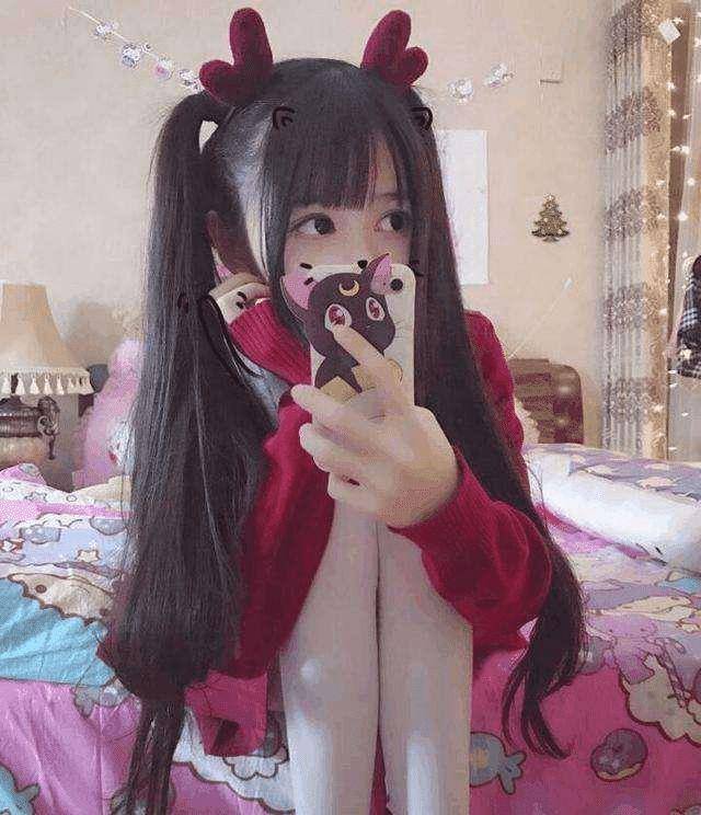 原创蔡萝莉是真萝莉吗晒自拍故意露出小肚腩网友我的青春结束了