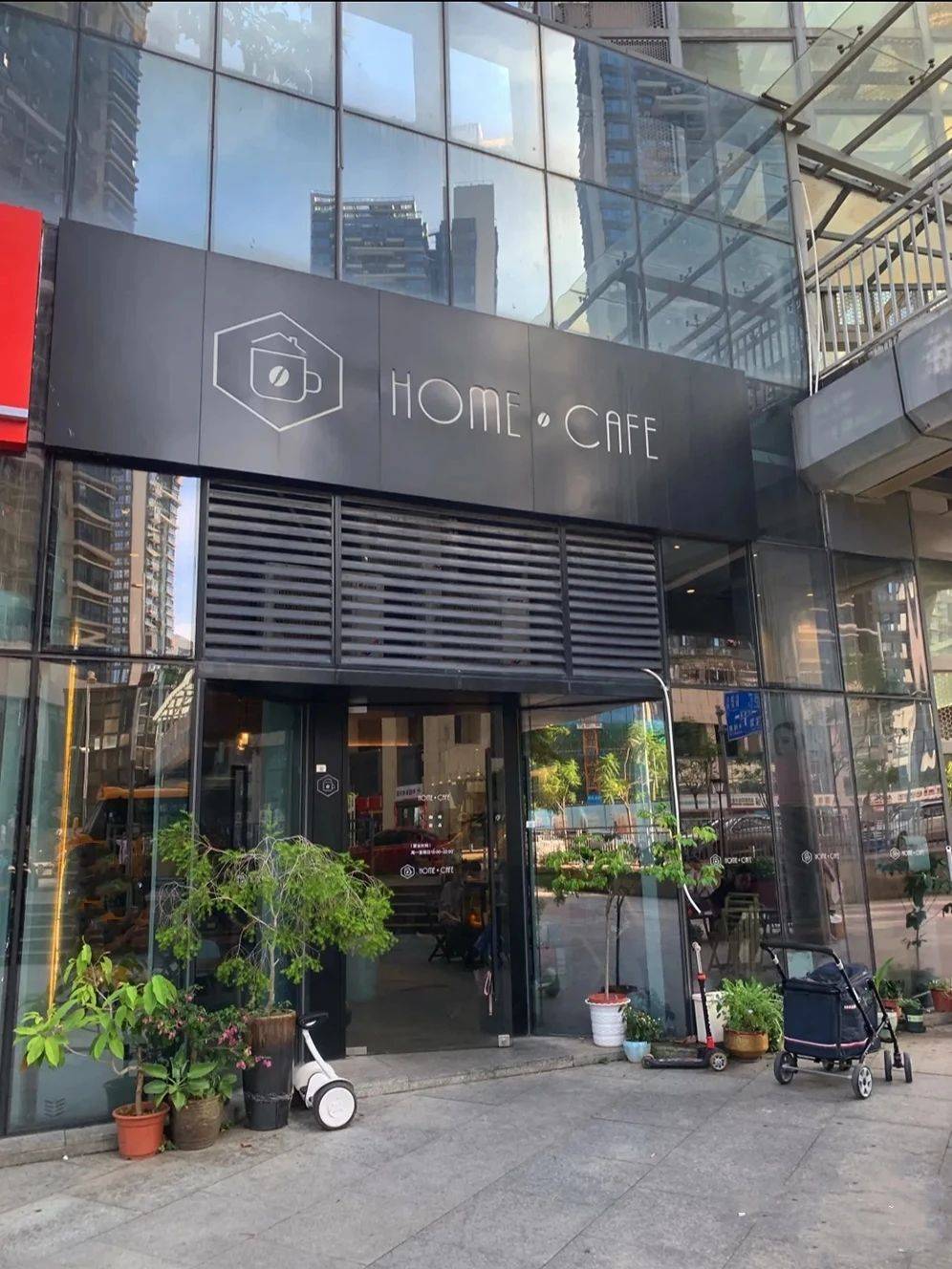 原创没想到龙华还有如此温暖宝藏咖啡馆,现代工业风中的纯手工咖啡