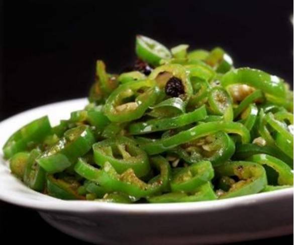 精选美食:金针菇拌荷兰豆,白蘑咸菜炒肉丝,豆豉辣椒圈,鱼肠焗蛋