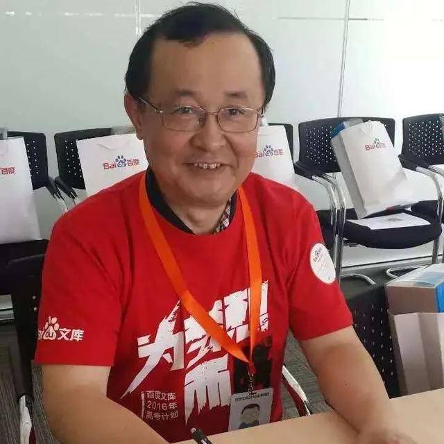张道林:北京五中历史教研组长,历史特级教师.