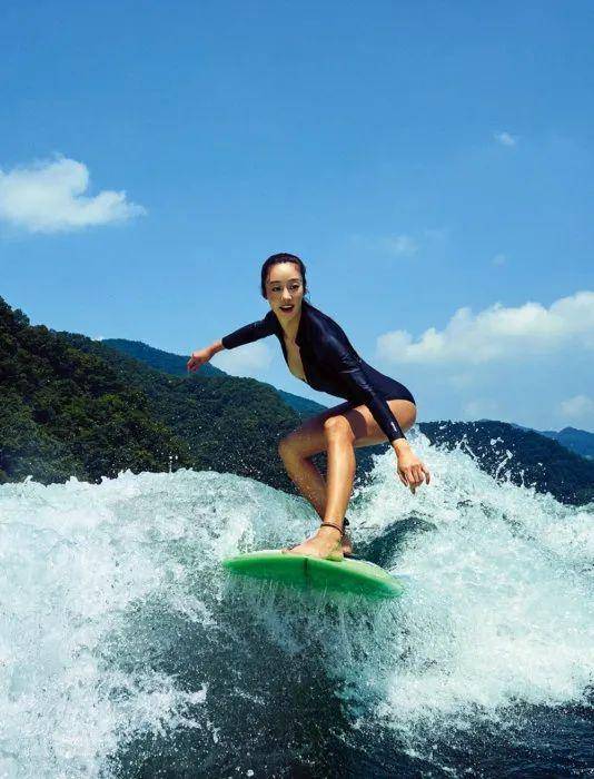 韩国美女崔汝珍水上穿泳衣!肌肉漂亮魔鬼身材诱人