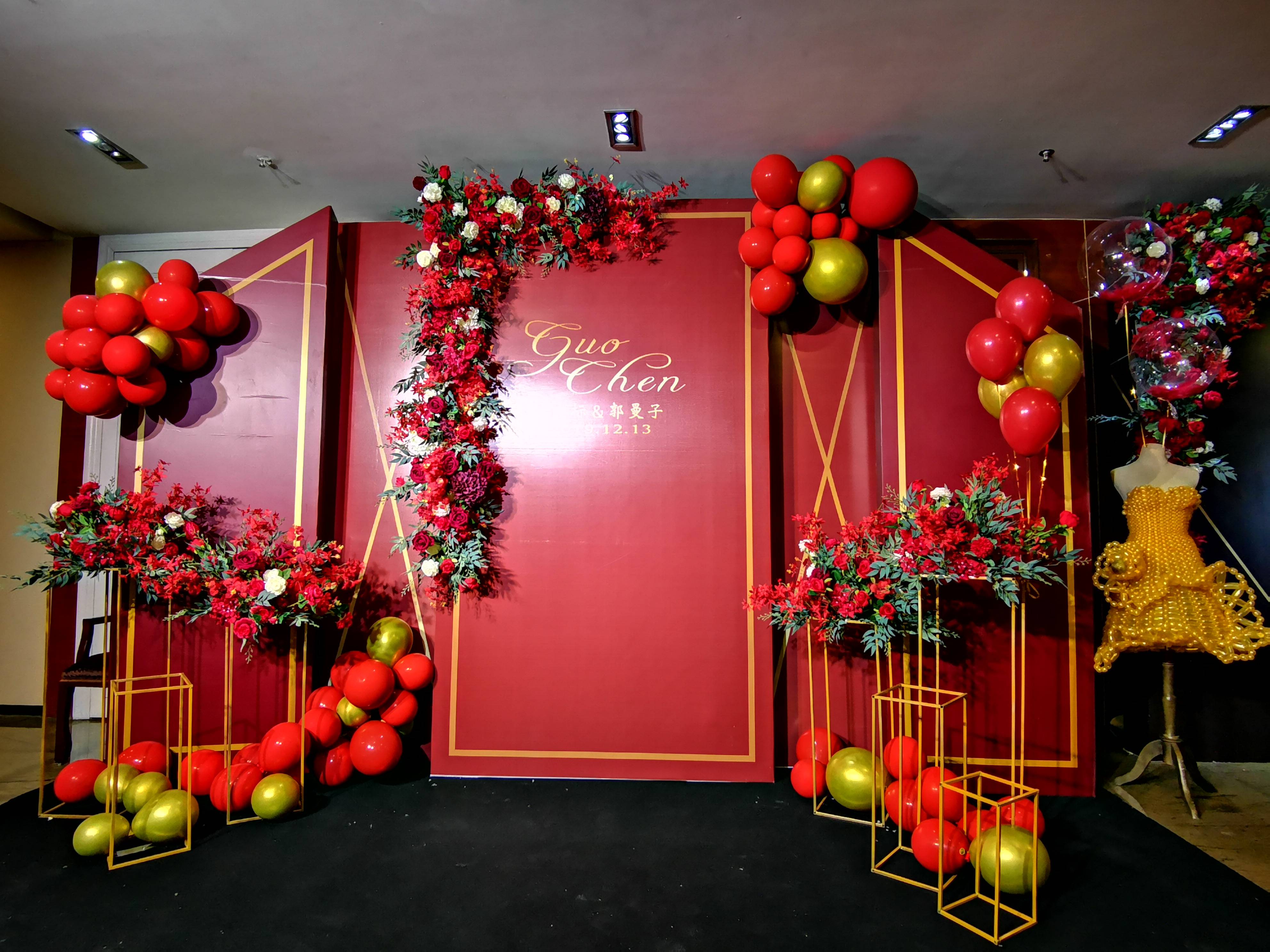 深圳婚礼气球培训红色主题搭配波波球气球布置效果指尖气球布置