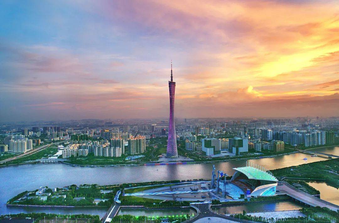 它位于广州市珠江文化带(横轴)与新城市中轴线(纵轴)交汇