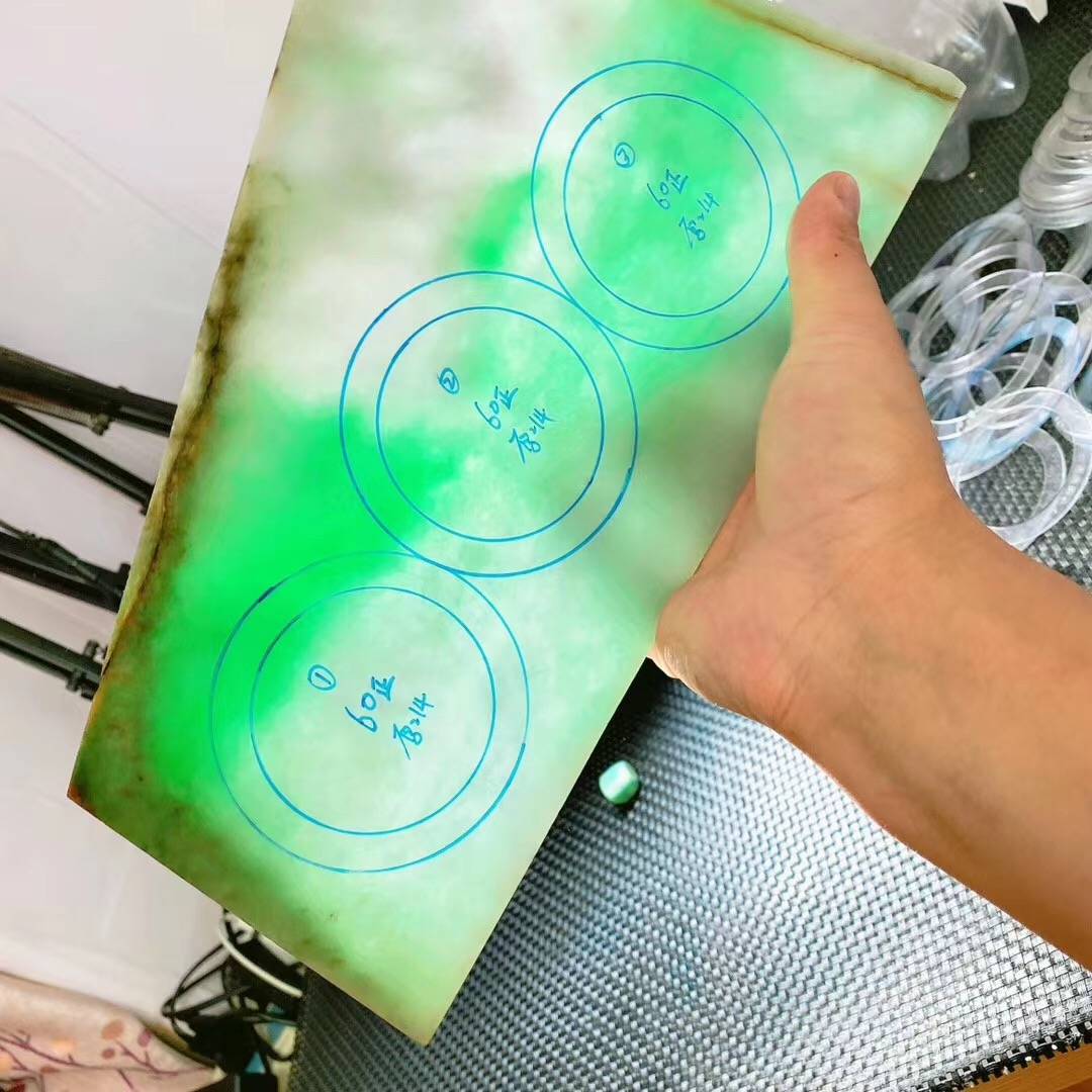 翡翠原石片料大块带绿手镯-搜狐大视野-搜狐新闻