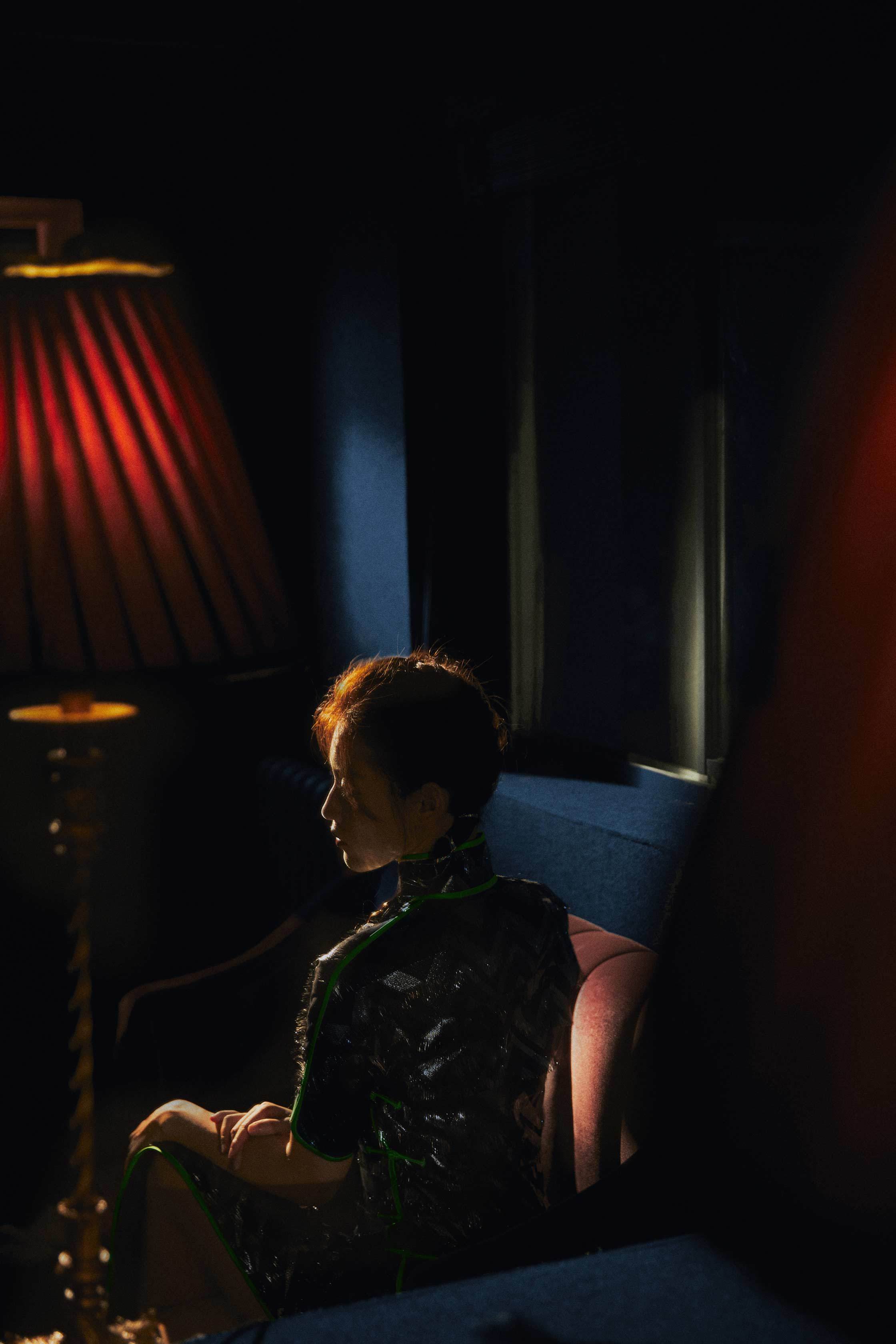 苏青民国造型曝光 复古流苏墨绿旗袍电影感绝美