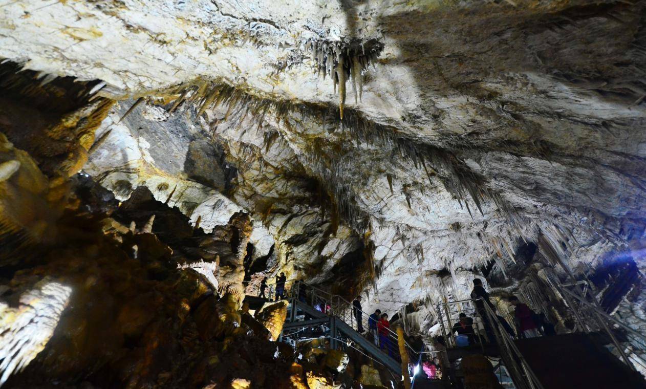 中国神奇的溶洞,历经14亿年还在发育,就在河北承德