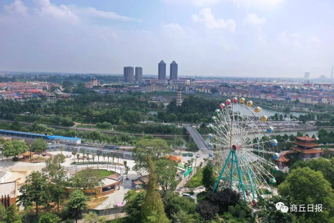 而且,向南可以直通向高铁站北广场的绿轴,施工也未完成.