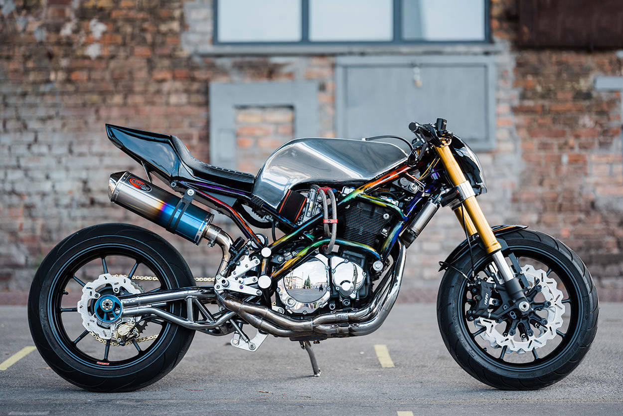 哈里斯·马格南姆 4号(harris magnum 4)是90年代著名的摩托车,具有