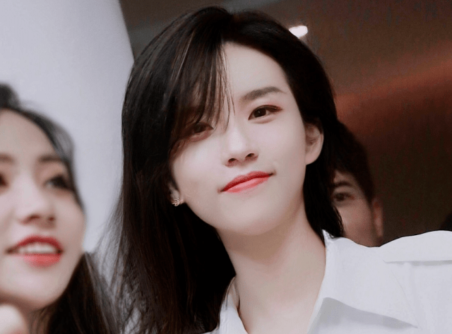 本以为刘雨昕长发够美,结果陆柯燃才是"神颜",还有点像赵丽颖