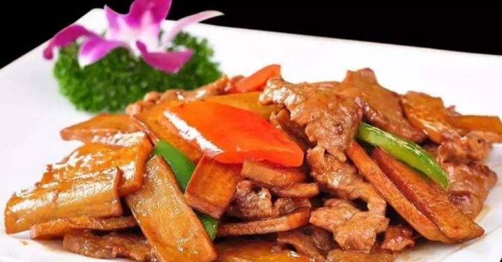 原创杏鲍菇和牛肉一起炒,鲜嫩美味,风味十足,下饭好菜别错过