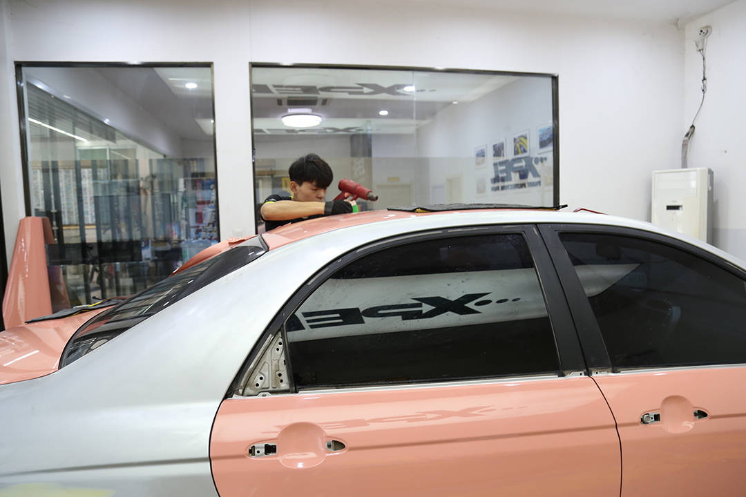 又一辆粉猪猪来了 !10年赛拉图全车改色贴膜保时捷同款