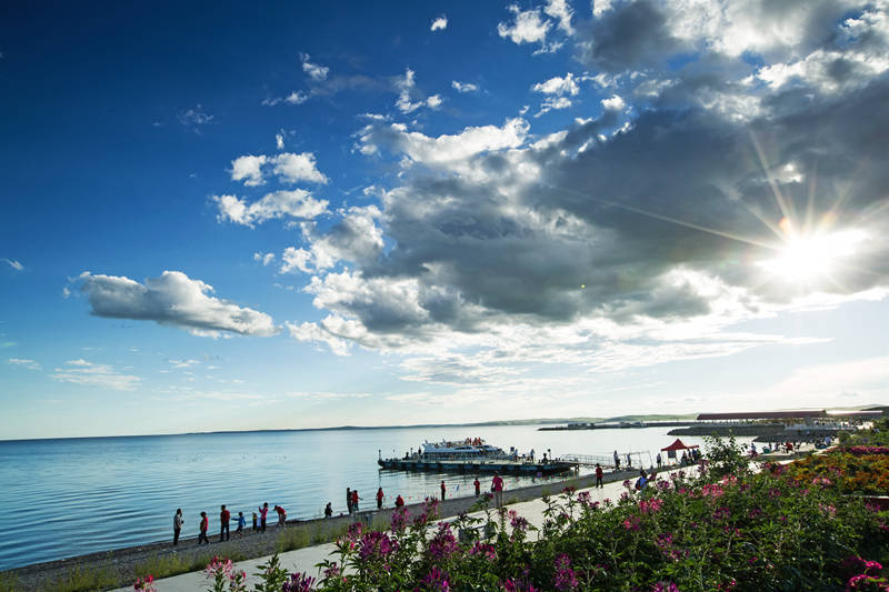 【专栏诗人】《五绝61呼伦湖》(外二首)文/魏泽宇 (内蒙古)_满洲里