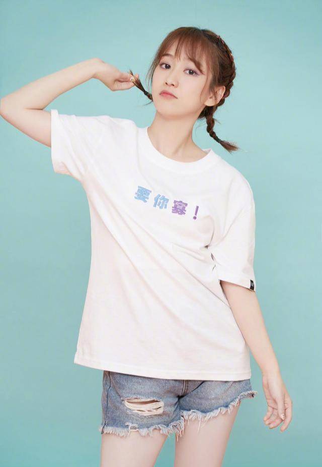 都知道长大后的严莉莉一定很美,但是长大以后的刘美含却美到让人认不