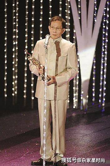 刘家良一共有两位妻子,第一任妻子叫做何秀霞,并且他们还有四个女儿