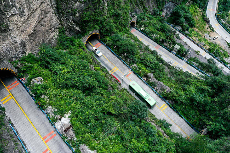 云台山叠彩洞公路图片