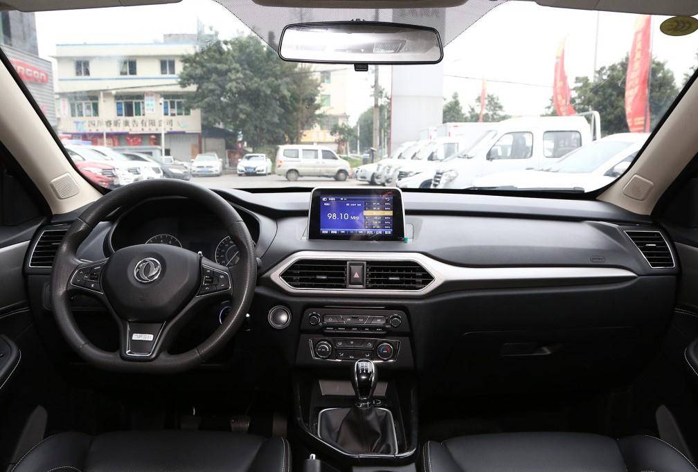 外观大气开着出门面子足东风风光s560车主1650公里真实用车体验