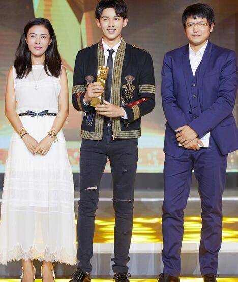 原创吴磊和鹿晗品味相同竟然撞衫不过吴磊的裤子亮了