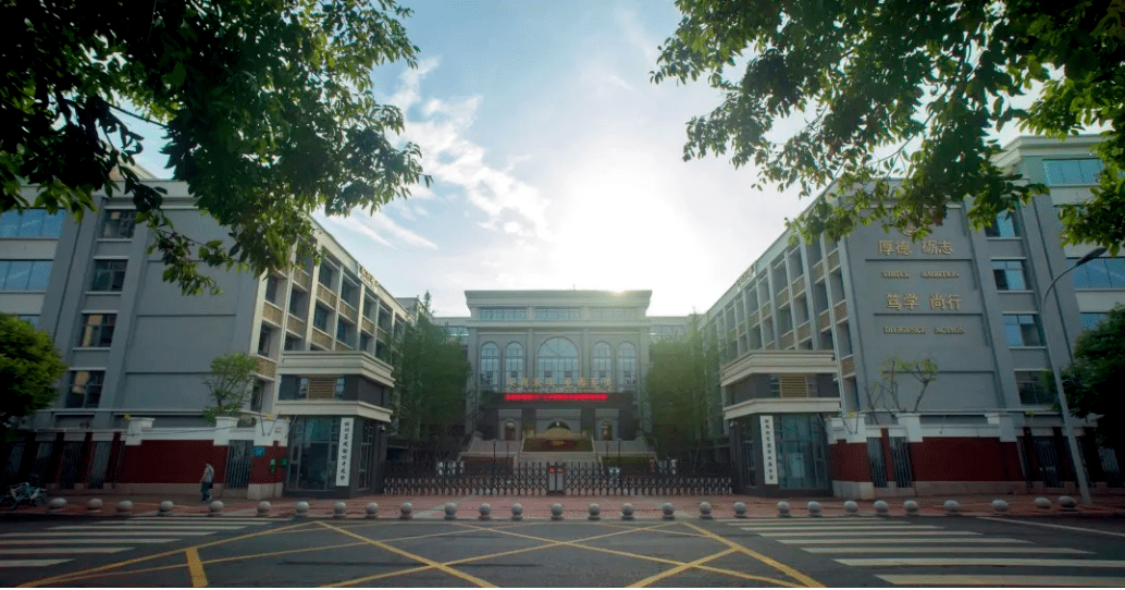 中考成绩出炉这份来自成华高中的自我介绍请查收