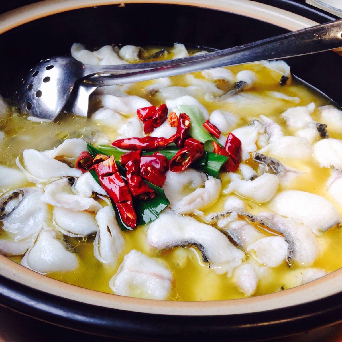 大厨教你,"酸菜鱼"的正宗做法,酸辣爽口又下饭_鱼片