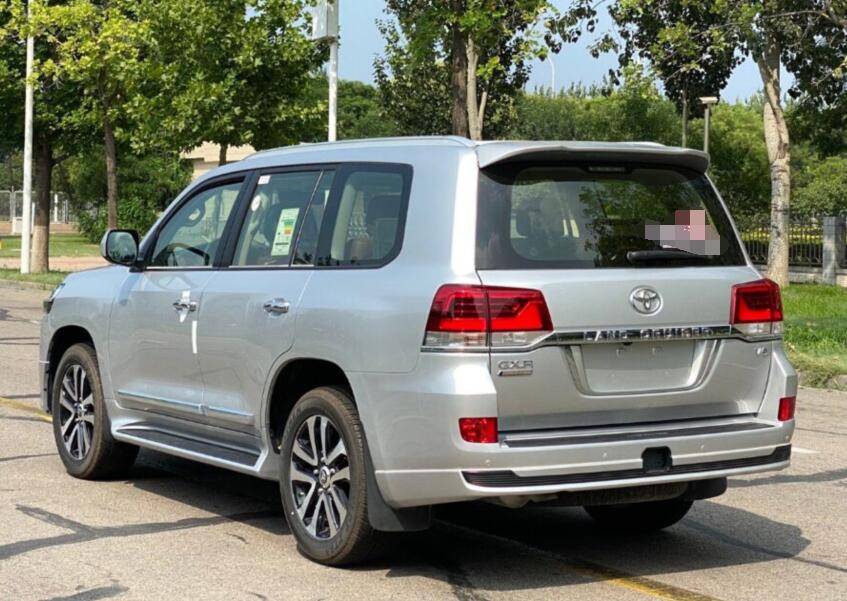 丰田陆巡(参数|图片)硬派越野车,目前低配版车型给出的预售价约为60万