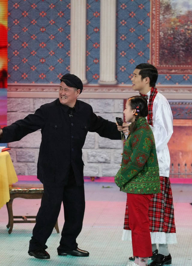 赵本山春晚抱宋丹丹痛哭差点演砸,先哭的是本山,先走的却是丹丹_飞机