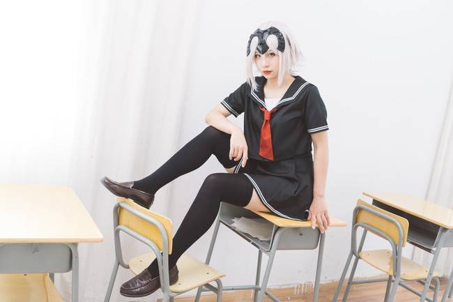 cos黑贞jk暑假里也要按时完成作业