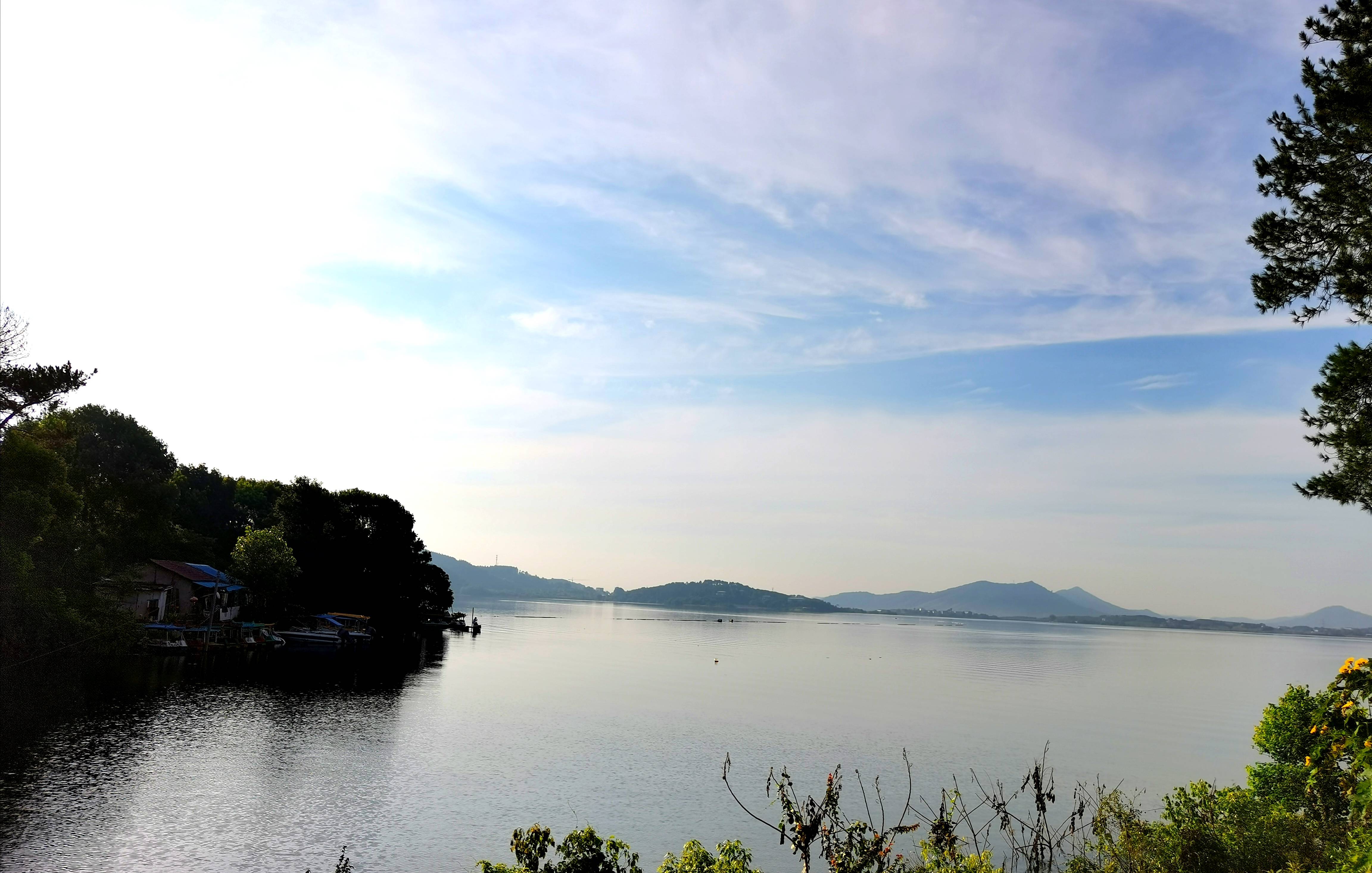 京山惠亭湖:碧水蓝天总相宜