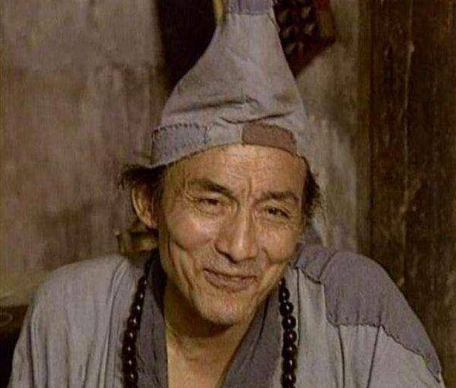 35年前,"济公"游本昌拍戏时遇到3件"怪事",之后就一心向佛