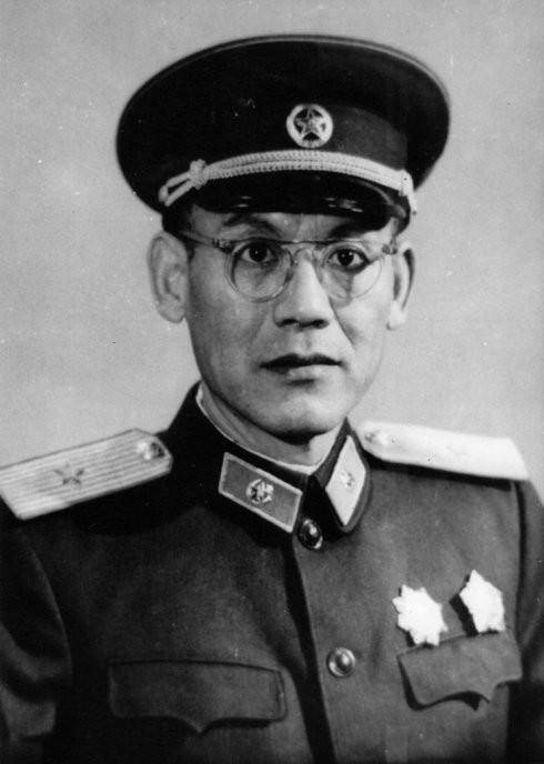 原创敌情不明军长画了一个圈往这里打结果一个军歼敌28万