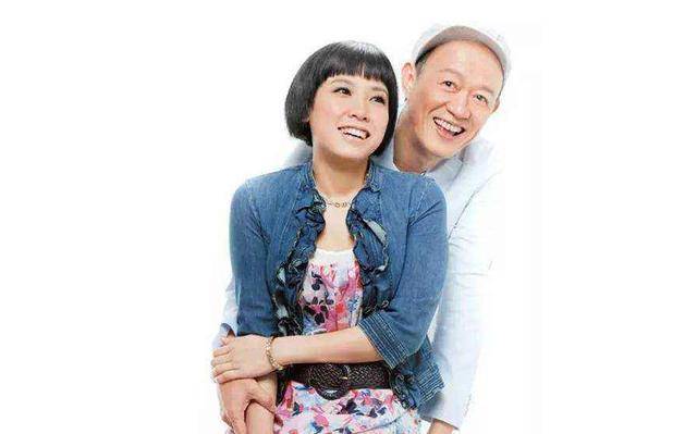 但是缘分一旦到来,自然是挡也挡不住,当金士杰碰上自己现在的妻子时