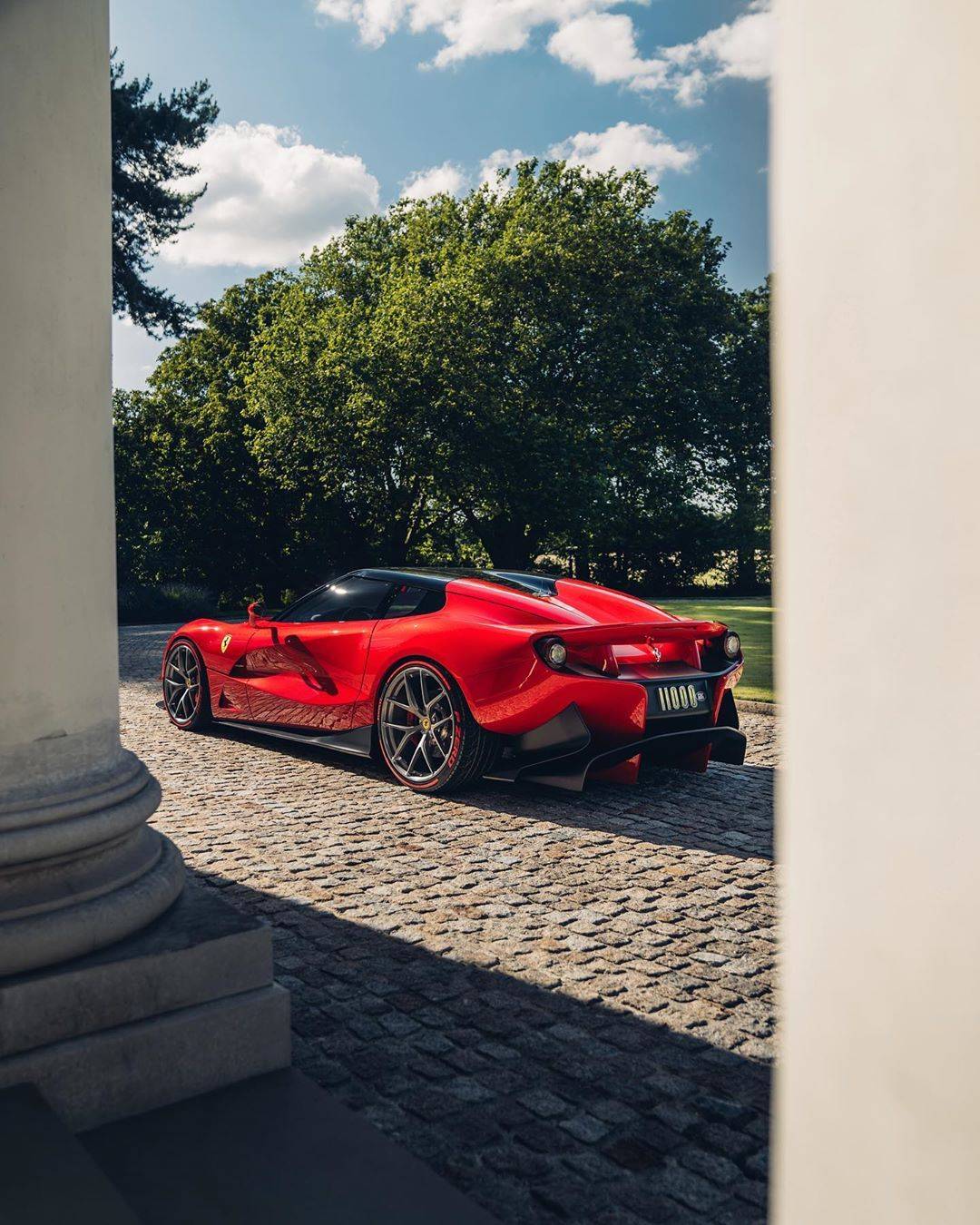 2600万法拉利f12trs裸露的心脏着实给力