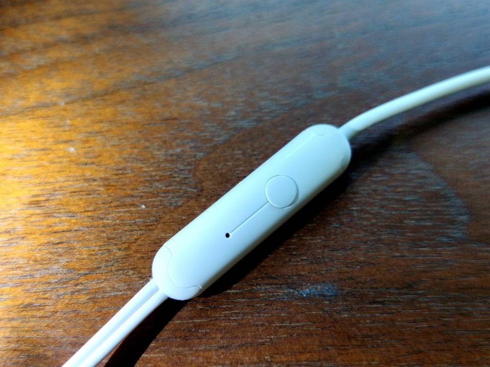 vivo缤纷耳机的外观时尚,颜值极高!