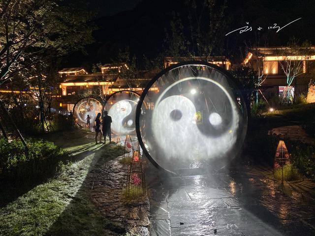 原创江西上饶葛仙村最美太极门游客抢着来拍照成为网红打卡点