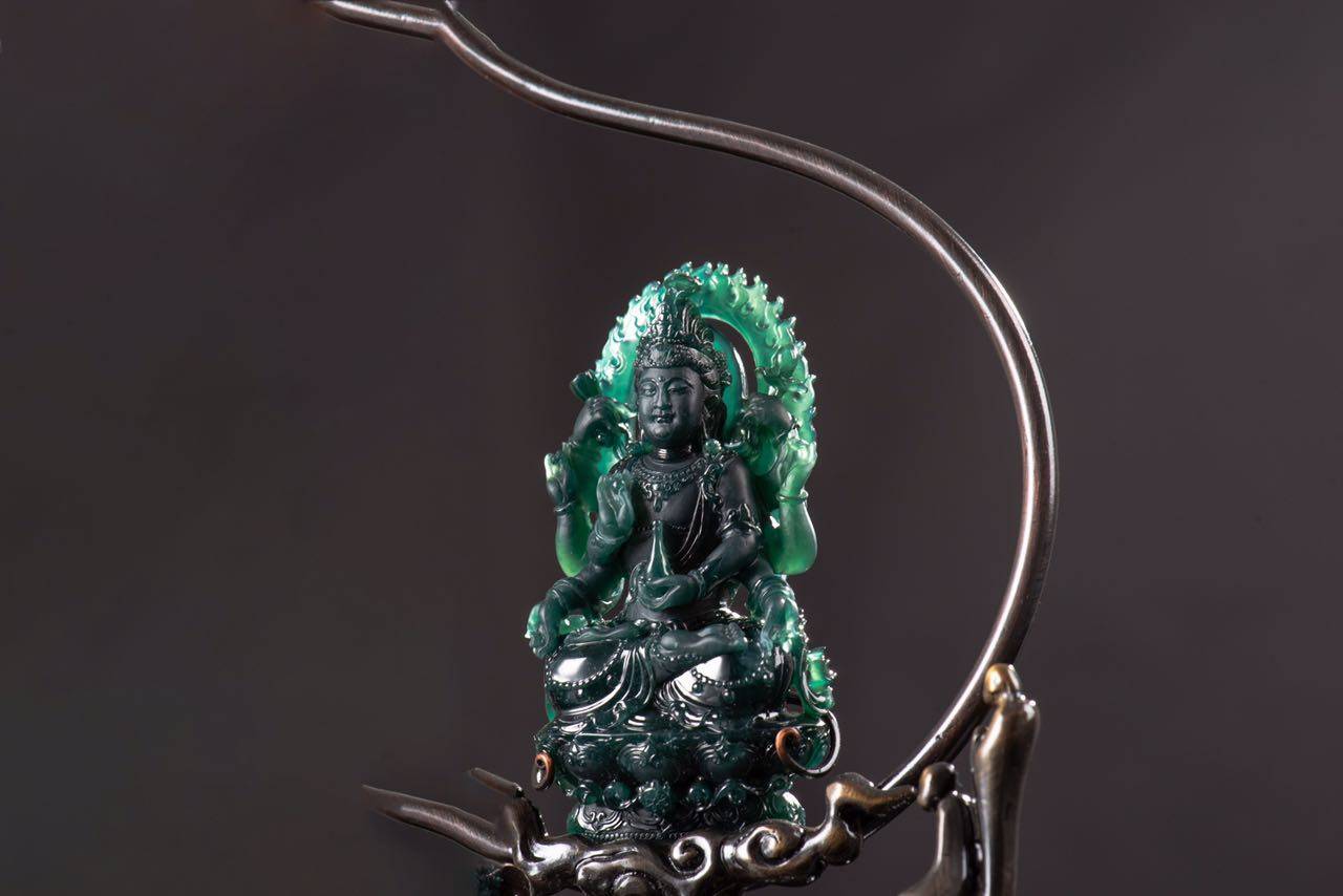 翡翠与禅意 —朱金家的雕刻信仰朱金家作品《观音》