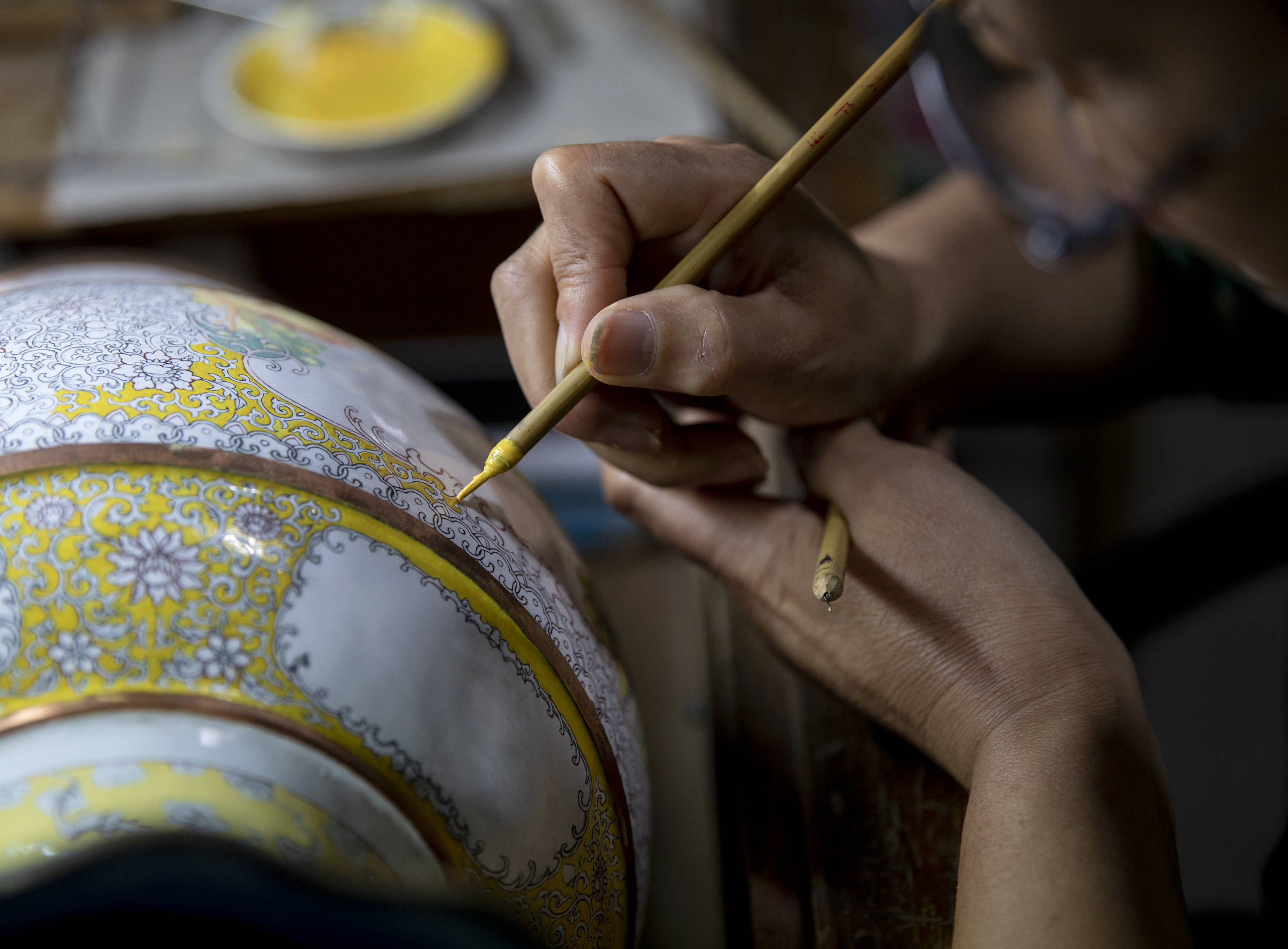 衡水景县:铜胎画珐琅坚持传承助农增收