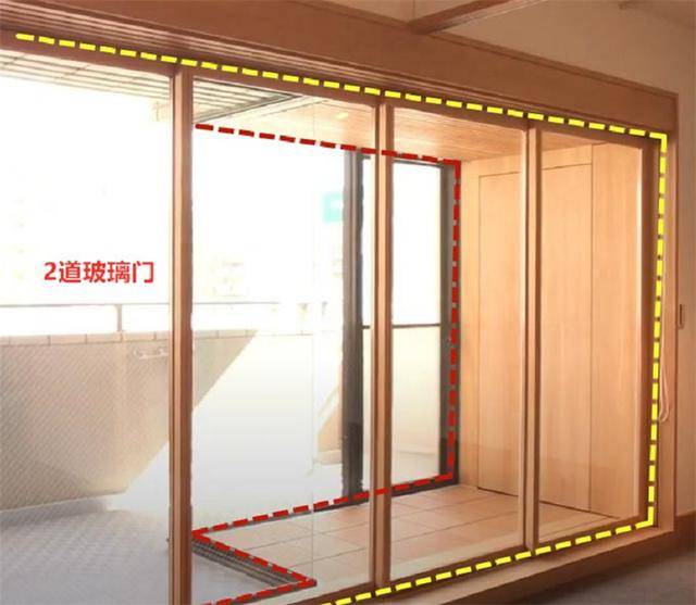 原创小阳台能装出花来?日本家庭设2道玻璃隔断,不仅实用还冬暖夏凉