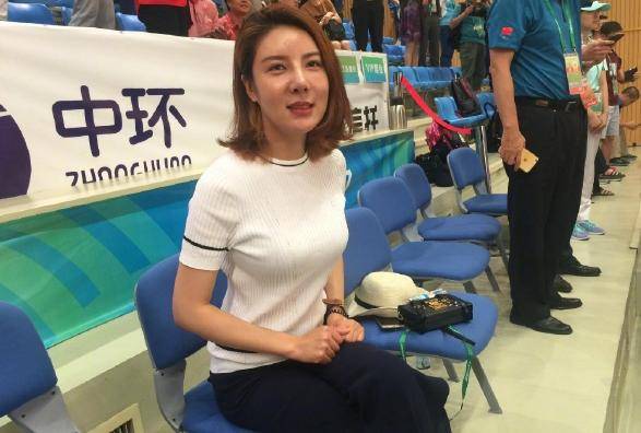 原创射击冠军杜丽嫁小4岁师弟满脸痘痘已消失39岁美如二次发育