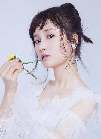 原创进入娱乐圈4年就出演多部热剧,却一直不温不火,新剧主演甜宠剧