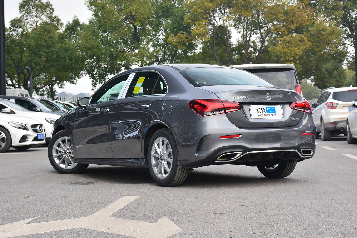 售2328万新款奔驰a180l运动轿车上市