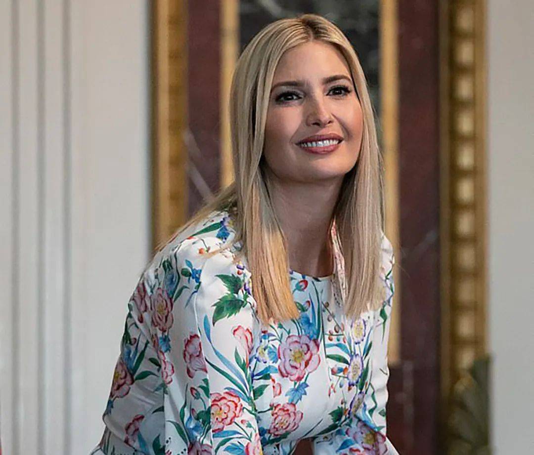 伊万卡p图技术差只修正面p出了小细腰侧看还是壮实大妞