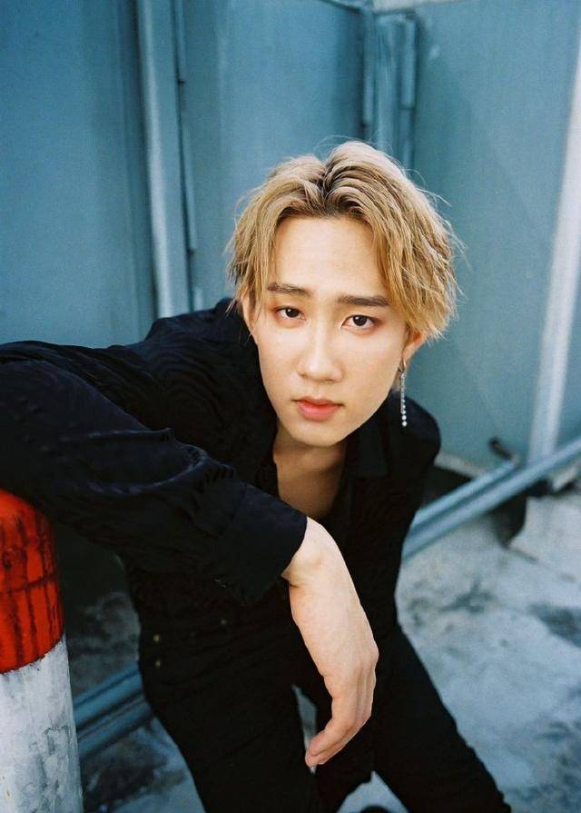 captain凭借在耽美泰剧《为爱所困》第一季和第二季里的精彩表现爆红